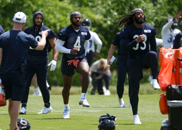 Chicago Bears running back D'Andre Swift (4) works out Thursday, May 23, 2024, during OTAs at Halas Hall. (Brian Cassella/Chicago Tribune)