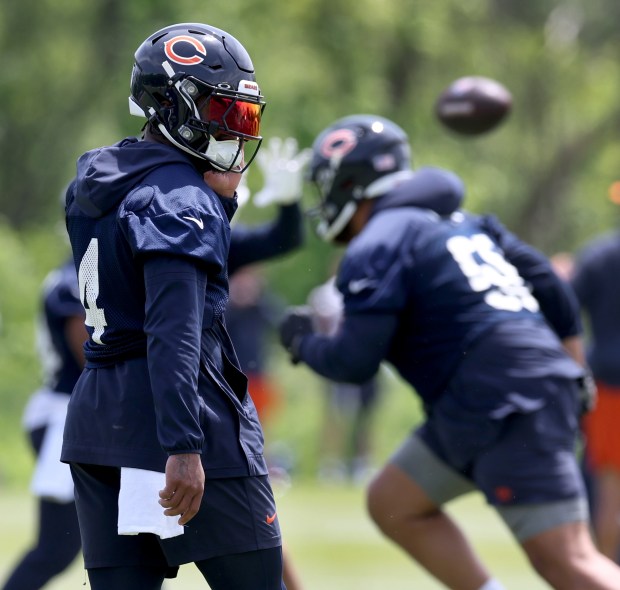 Chicago Bears running back D'Andre Swift (4) participates in Organized Team Activities at Halas Hall in Lake Forest on Friday, May 31, 2024. (Chris Sweda/Chicago Tribune)