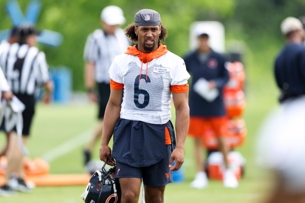 Chicago Bears cornerback Kyler Gordon (6) warms up during minicamp at Halas Hall in Lake Forest on June 5, 2024. (Eileen T. Meslar/Chicago Tribune)