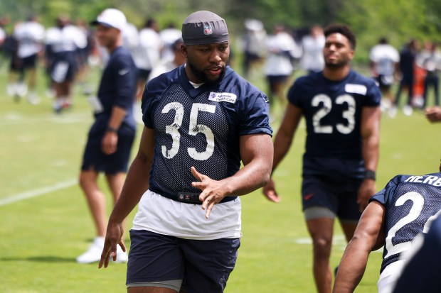 Chicago Bears fullback Khari Blasingame (35) warms up during minicamp at Halas Hall in Lake Forest on June 5, 2024. (Eileen T. Meslar/Chicago Tribune)