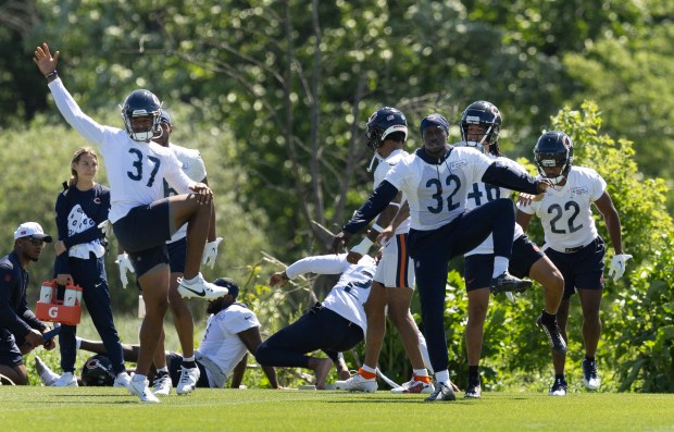 Chicago Bears defensive back Leon Jones (37) and cornerback Terell Smith (32) lead stretches during Bears minicamp at Halas Hall on June 6, 2024, in Lake Forest (Stacey Wescott/Chicago Tribune)