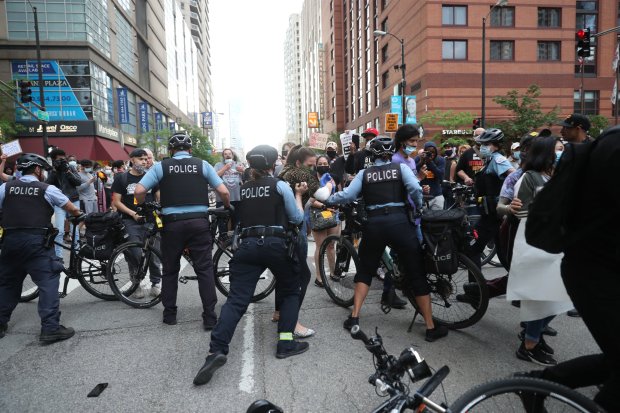 People attempt to breech a police line at Ohio and State streets in Chicago's Near North neighborhood on May 29, 2020, in response to the death of George Floyd in Minneapolis. (John J. Kim/Chicago Tribune)