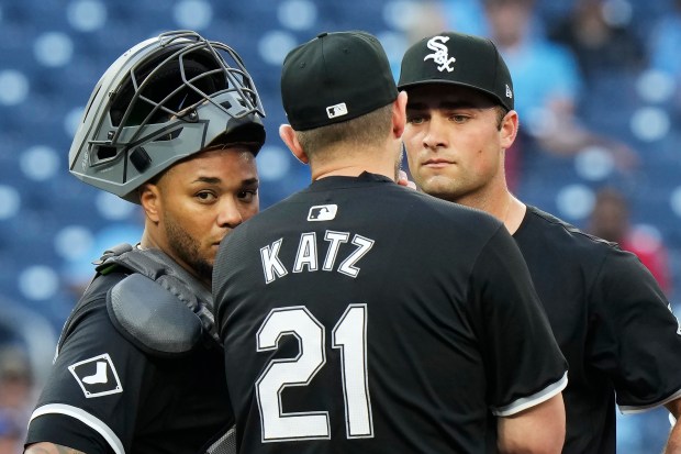 White Sox pitcher Nick Nastrini, right, is visited by pitching coach Ethan Katz and catcher Martín Maldonado during the second inning against the Blue Jays on May 22, 2024, in Toronto. (Frank Gunn/The Canadian Press via AP)