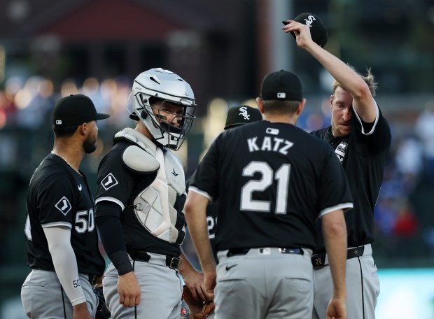 White Sox pitcher Erick Fedde (20), right, wipes off sweat during a meeting on the mound in the second inning against the Cubs at Wrigley Field on June 5, 2024, in Chicago. (John J. Kim/Chicago Tribune)