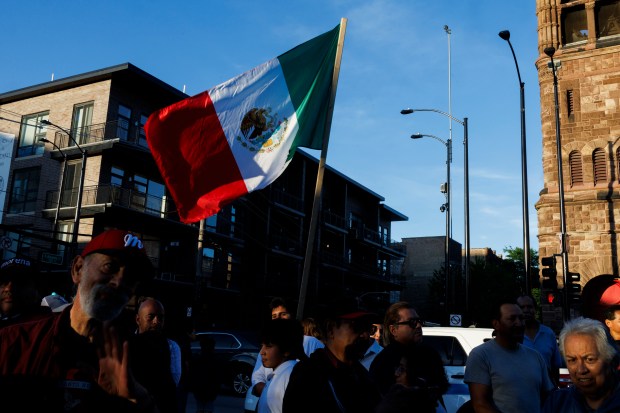 People wait to vote outside the Mexican Consulate in Chicago for Mexico's presidential election, June 2, 2024. (Armando L. Sanchez/Chicago Tribune)