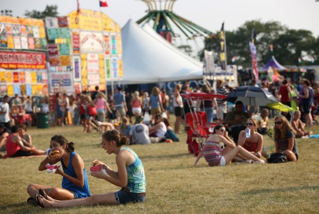 Crowds chowing down at Naperville Ribfest in 2015.