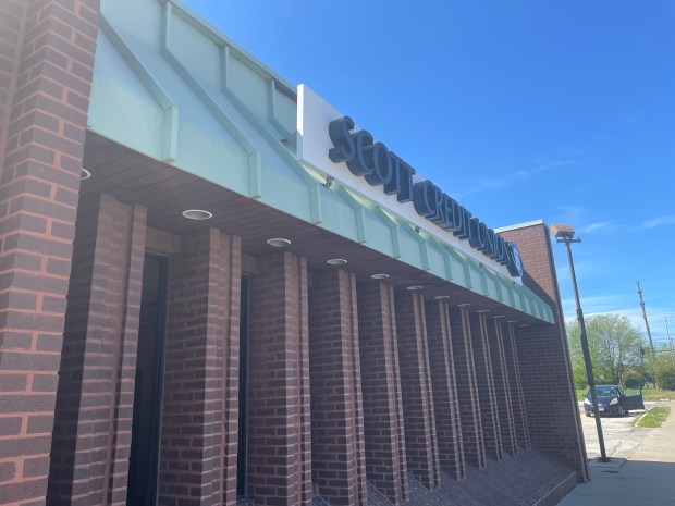 The 1937 Group is seeking a special-use permit to allow it open a marijuana dispensary at the shuttered Scott Credit Union at 91st Street and Kedzie Avenue. (Hank Sanders/Daily Southtown)